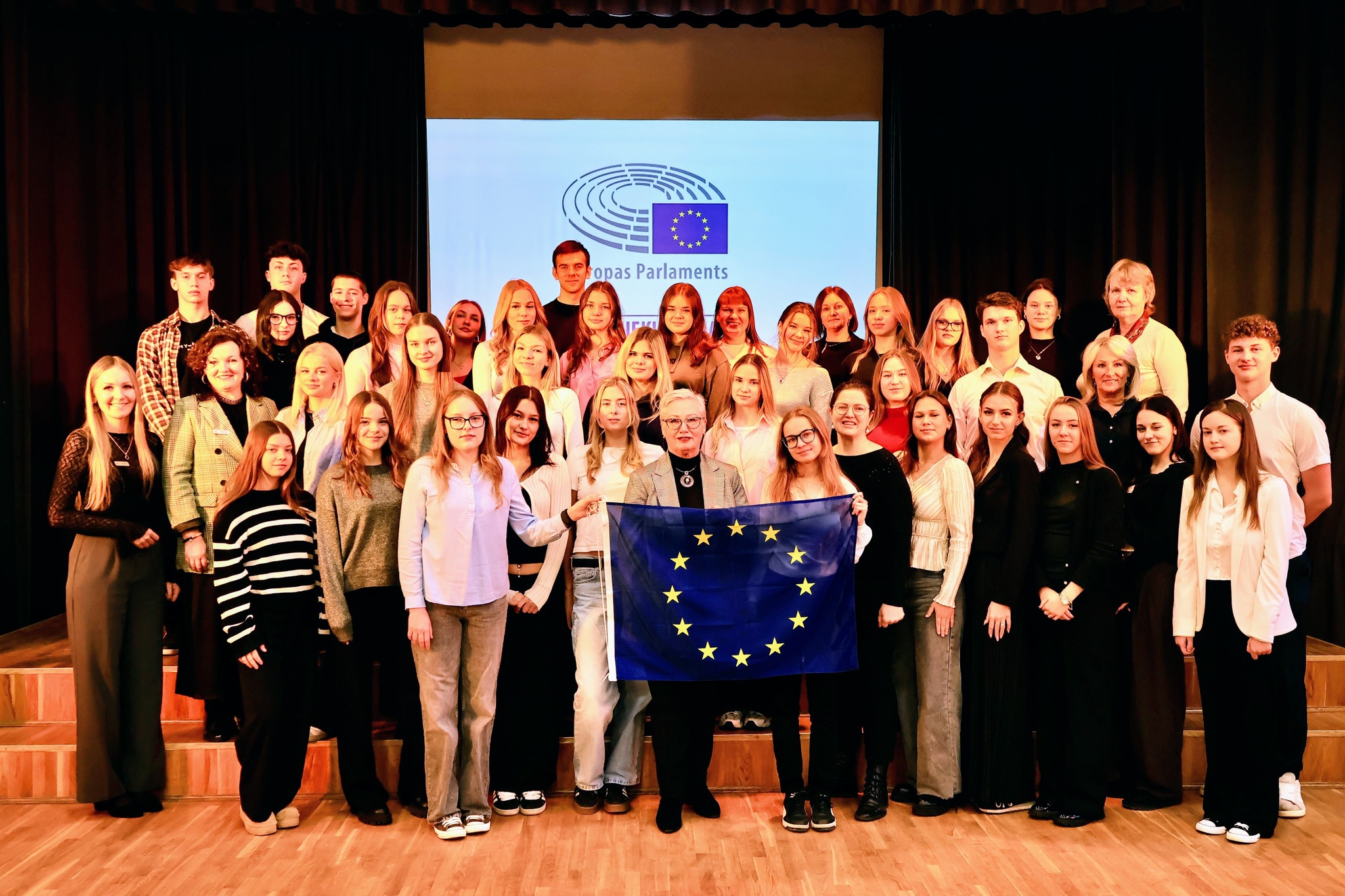 EP Vēstnieku skolu salidojums
