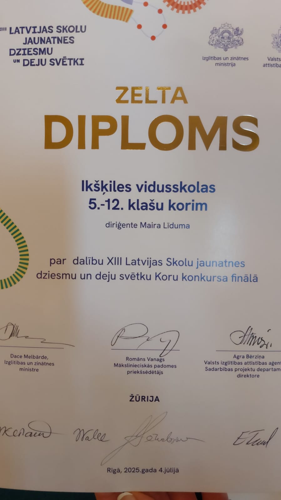 Diploms